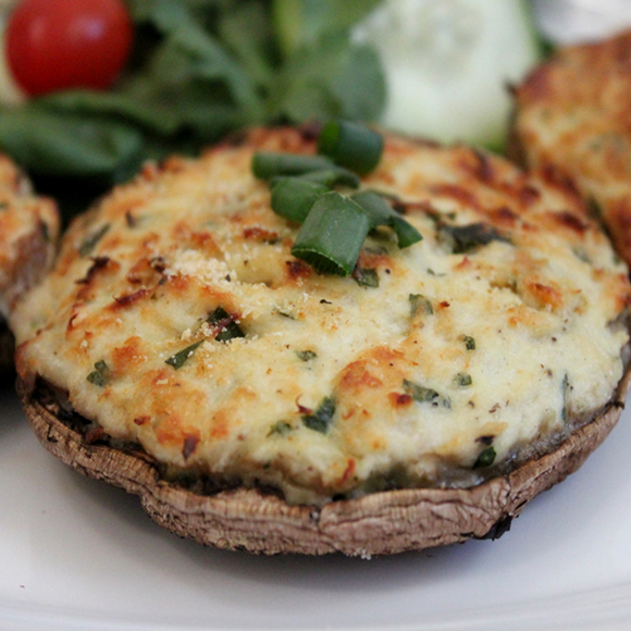 Cogumelos Portobello recheados de espinafres e ricota c/ arroz