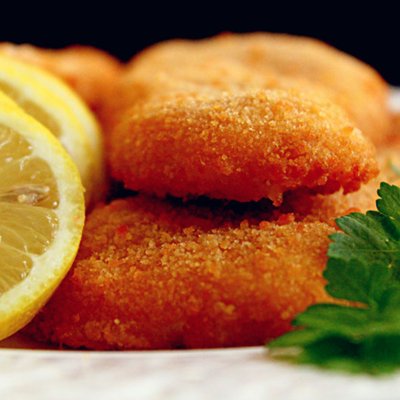 Filetes de pescada panados c/ arroz de cenoura