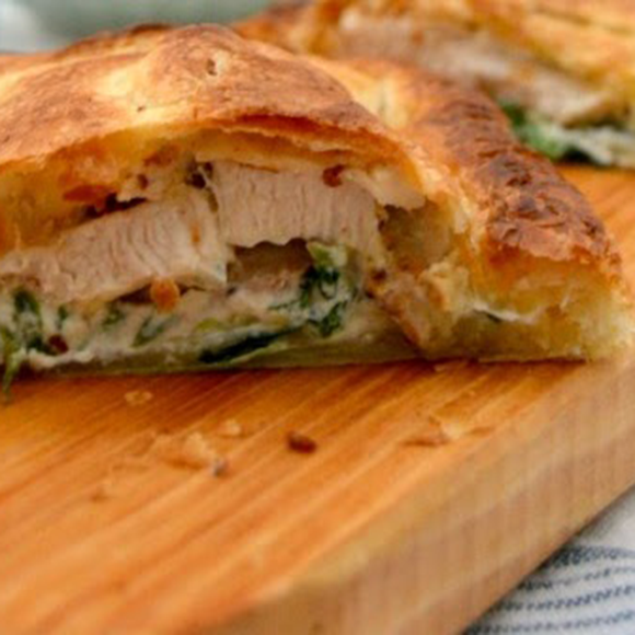 Folhado de frango c/arroz de cenoura