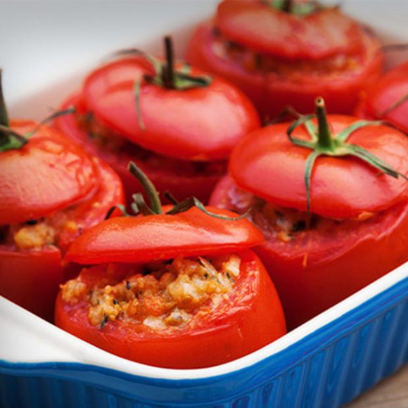 Tomate recheado de alheira c/ arroz basmati