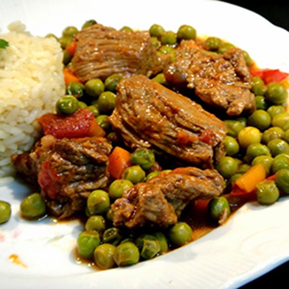 Vitela estufada c/ ervilhas e arroz
