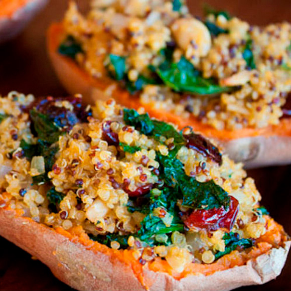 Batata doce recheada de quinoa e cogumelos