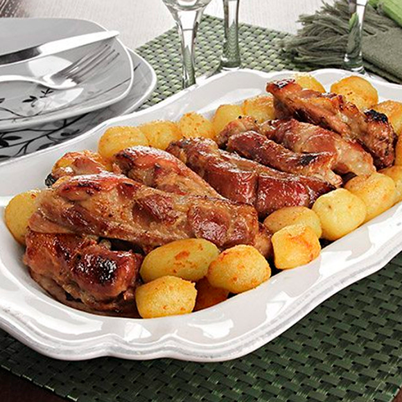 Costelinha assada no forno c/ arroz e batata assada