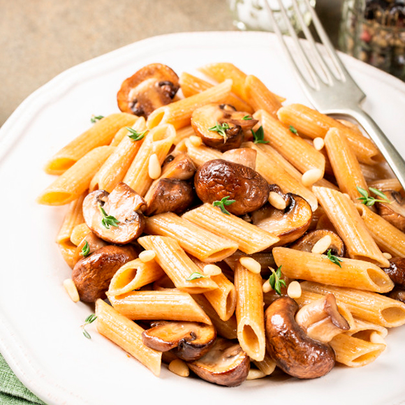 Penne integral c/ cogumelos e nozes
