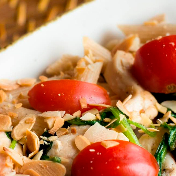 Salada de peru c/ tomate cherry e cenoura